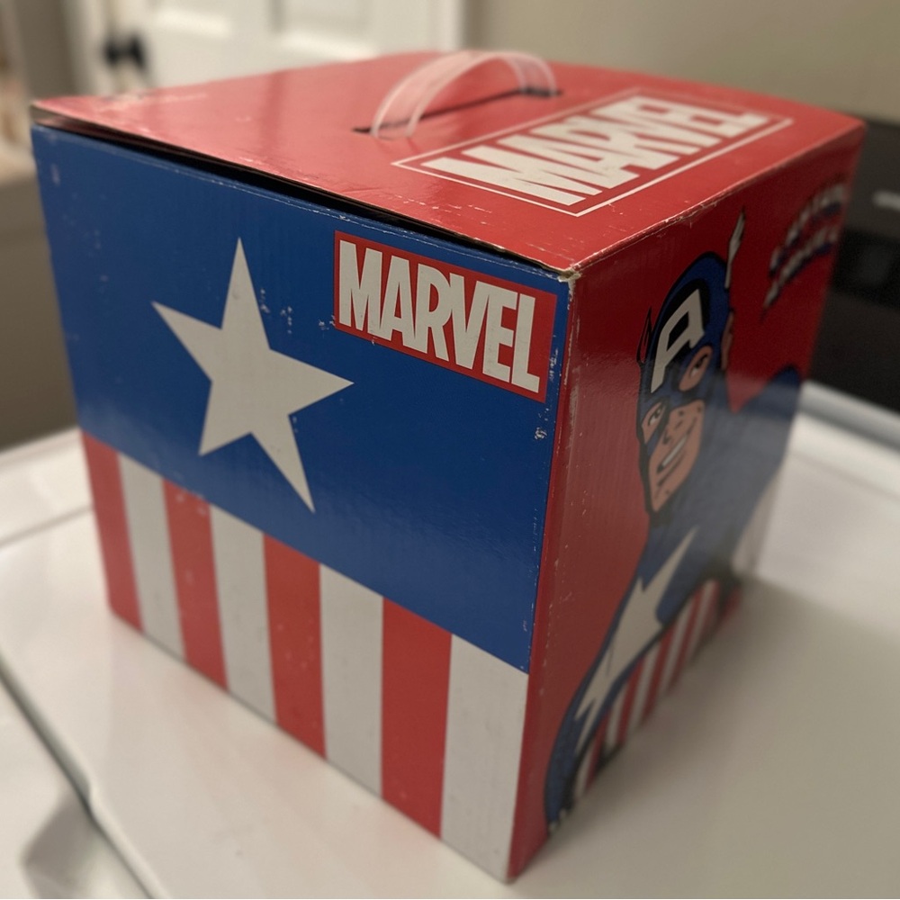 MARVELS Captain America FanExpo Mystery Box - Picture 4 of 5